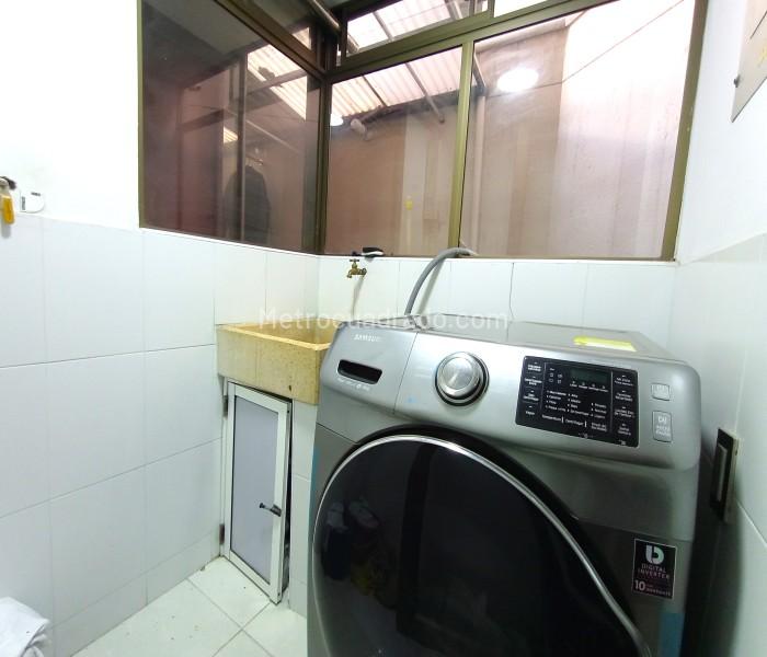 Spacious 3BR Apartment with Private Parking in Robledo - 4