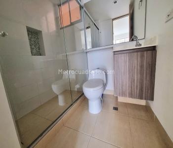 Apartamento de 2 alcobas en venta en Loma De Las Brujas, Envigado, 95 m² · foto 18 de 20