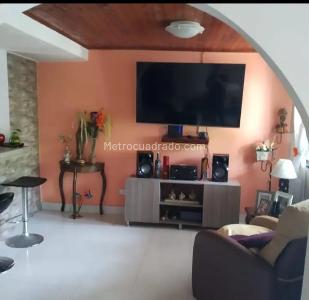 Casa de 5 alcobas en venta en El Bosque, Cali, 265 m² · foto 2 de 16