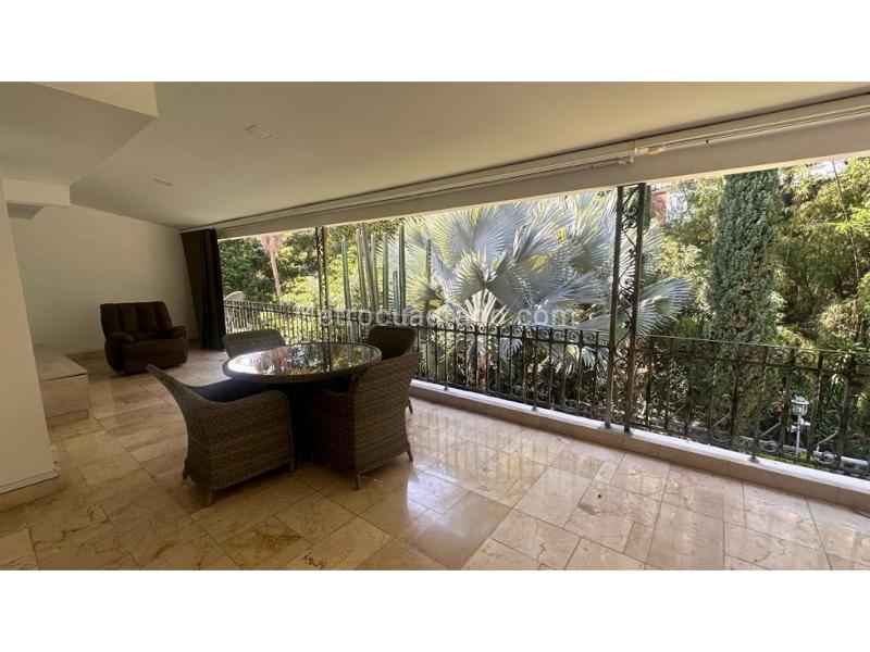 Stunning 3BR House with Garages in Poblado San Lucas