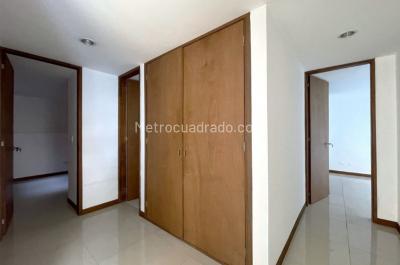 Apartamento en venta en Belen, Medellín · foto 8 de 12