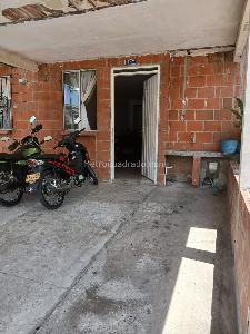 Casa de 3 alcobas en venta en Urbanizacion Campestre, Palmira, 50 m² · foto 2 de 19