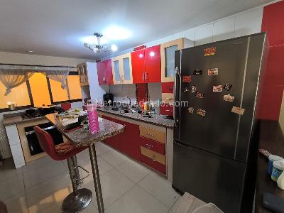 Casa de 5 alcobas en venta en Ciudad Cordoba, Cali, 270 m² · foto 2 de 15