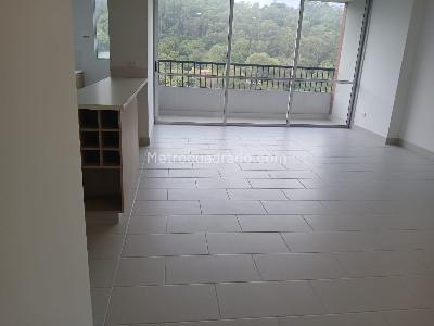 Apartamento en venta en Los Colores, Medellín · foto 3 de 19