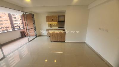 Apartamento en venta en Centro, Itagüí · foto 5 de 16