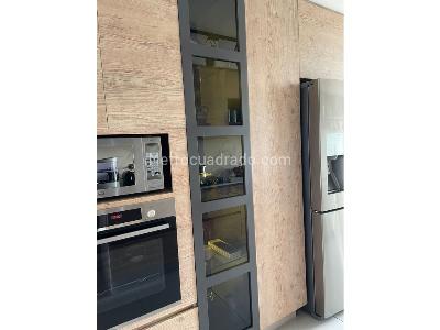 Apartamento de 3 alcobas en arriendo en El Poblado, Medellín, 220 m² · foto 8 de 14