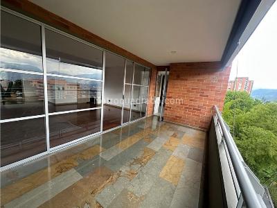 Apartamento de 3 alcobas en arriendo en El Poblado, Medellín, 220 m² · foto 13 de 14