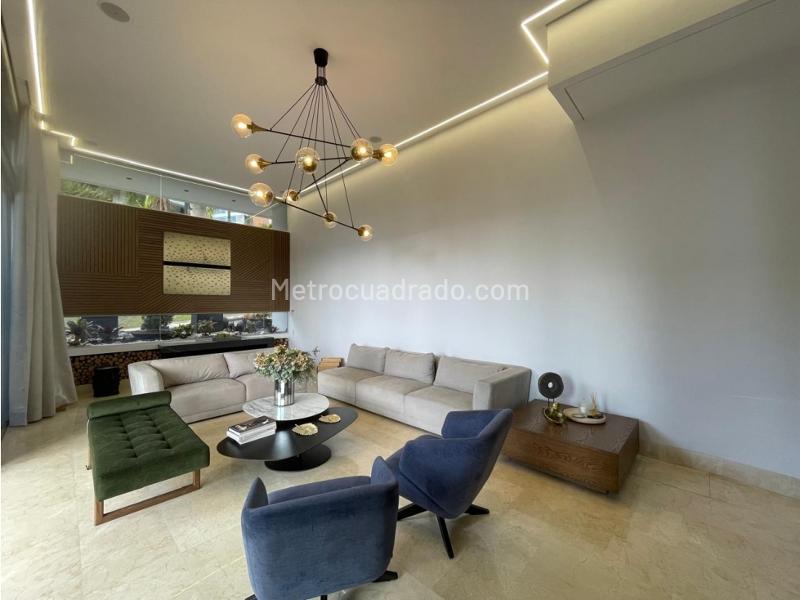 Elegant 5BR House in Altos Del Poblado - 4