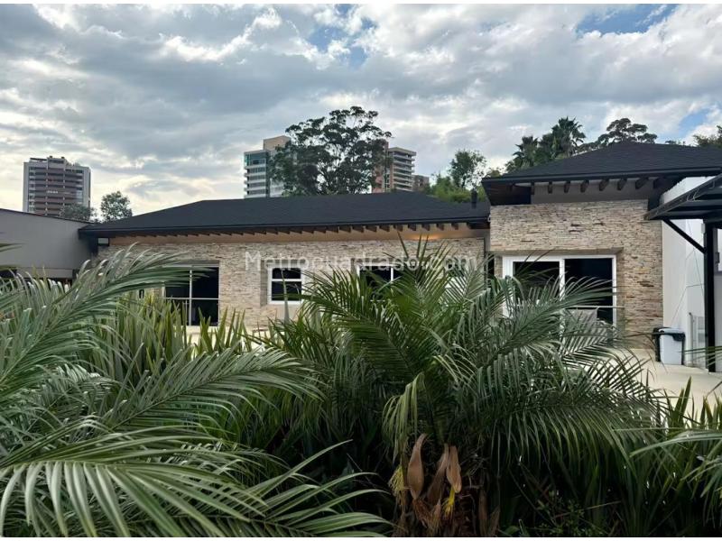 Luxury 5BR House in Poblado - 3