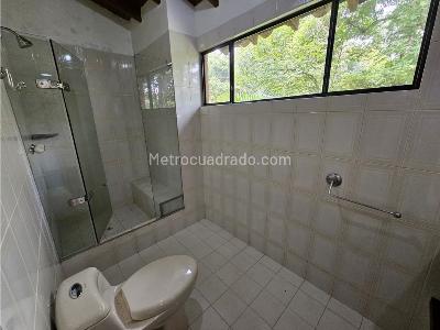 Casa de 4 alcobas en arriendo en El Poblado, Medellín, 250 m² · foto 10 de 20
