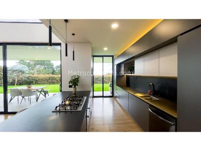 Casa de 3 alcobas en venta en Alto De Las Palmas, Medellín, 1548 m² · foto 3 de 20