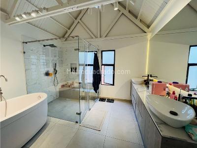 Casa de 5 alcobas en venta en Poblado San Lucas, Medellín, 275 m² · foto 4 de 20