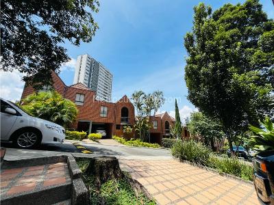 Casa de 5 alcobas en venta en Poblado San Lucas, Medellín, 275 m² · foto 10 de 20