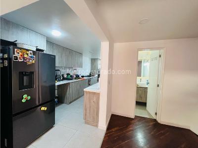 Casa de 5 alcobas en venta en Poblado San Lucas, Medellín, 275 m² · foto 12 de 20