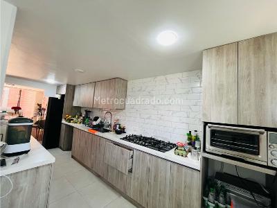 Casa de 5 alcobas en venta en Poblado San Lucas, Medellín, 275 m² · foto 13 de 20