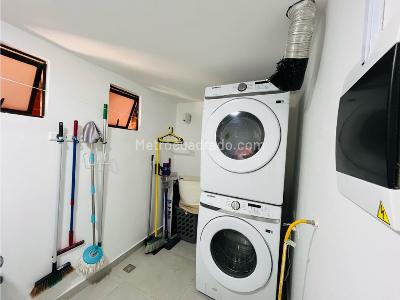 Casa de 5 alcobas en venta en Poblado San Lucas, Medellín, 275 m² · foto 14 de 20