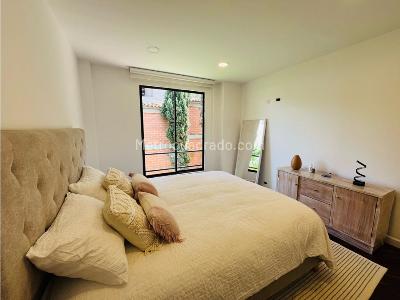 Casa de 5 alcobas en venta en Poblado San Lucas, Medellín, 275 m² · foto 16 de 20