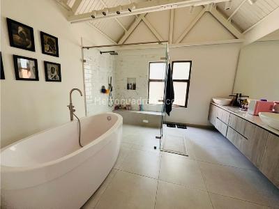 Casa de 5 alcobas en venta en Poblado San Lucas, Medellín, 275 m² · foto 19 de 20