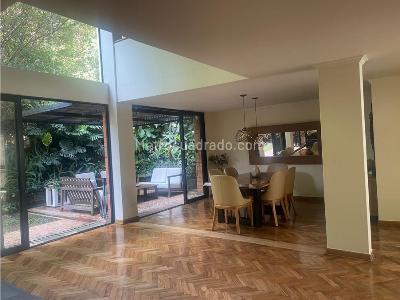 Casa de 3 alcobas en venta en Poblado San Lucas, Medellín, 402 m² · foto 2 de 20