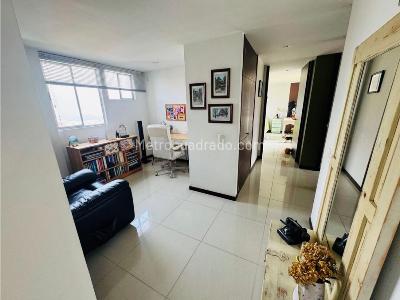 Apartamento en venta en El Poblado, Medellín · foto 2 de 17