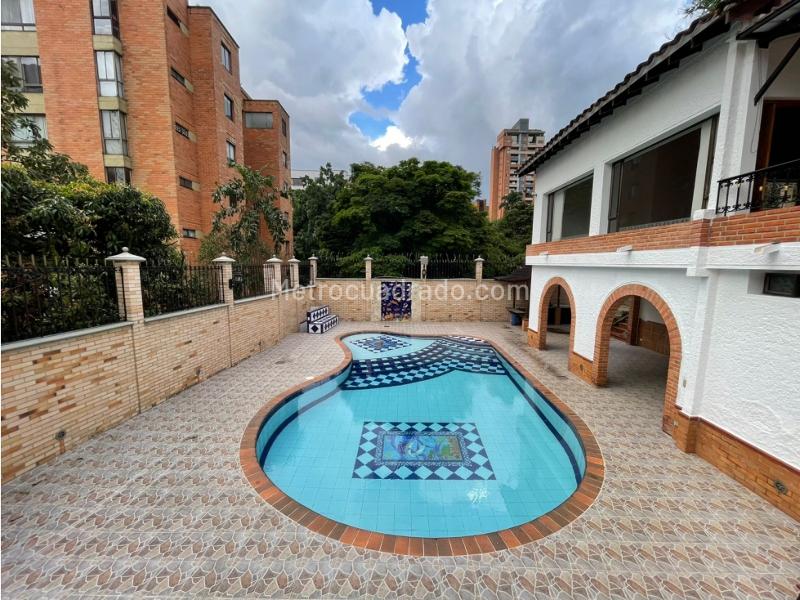 Casa Amplia de 5 Alcobas en Milla de Oro - 2