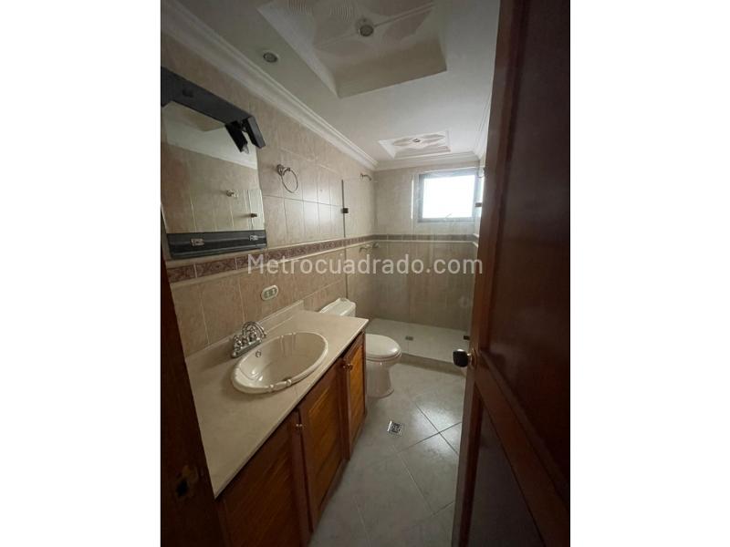 Casa Amplia de 5 Alcobas en Milla de Oro - 7
