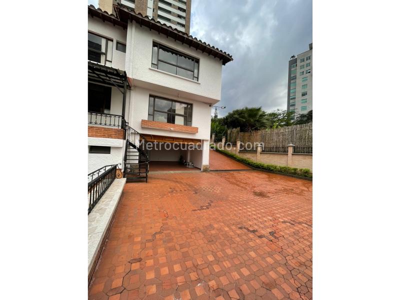 Casa Amplia de 5 Alcobas en Milla de Oro - 8