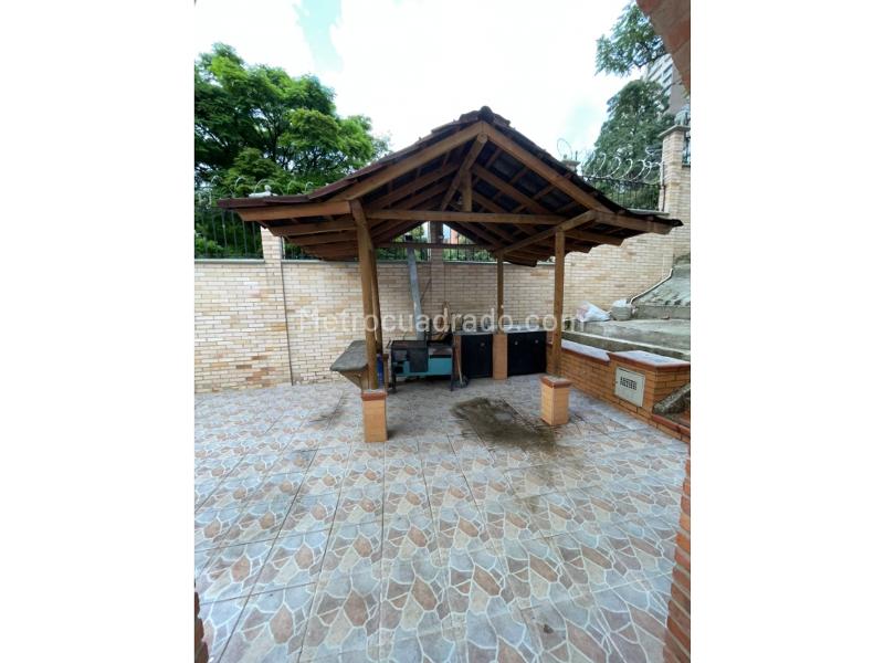 Casa Amplia de 5 Alcobas en Milla de Oro - 9