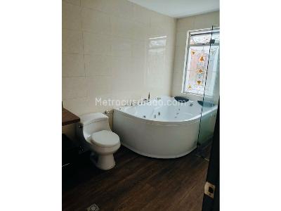 Apartamento de 3 alcobas en arriendo en Laureles, Medellín, 230 m² · foto 2 de 18