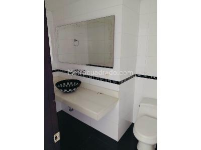 Apartamento de 3 alcobas en arriendo en Laureles, Medellín, 230 m² · foto 15 de 18