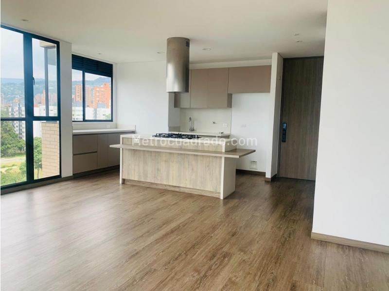 Exclusive 2BR Apartment in Los Balsos - 2