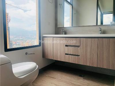 Apartamento de 2 alcobas en arriendo en Los Balsos, Medellín, 87 m² · foto 8 de 15