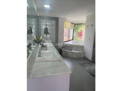 Apartamento en arriendo en Los Gonzales, Medellín · foto 9 de 13