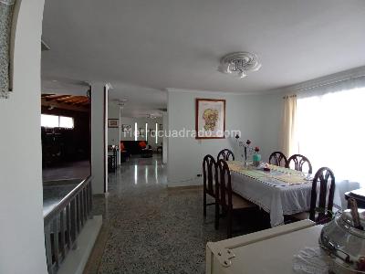 Casa de 5 alcobas en venta en La Castellana, Medellín, 320 m² · foto 2 de 20