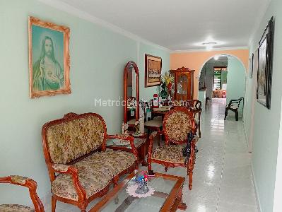 Casa de 5 alcobas en venta en El Dorado, Envigado, 106 m² · foto 2 de 20