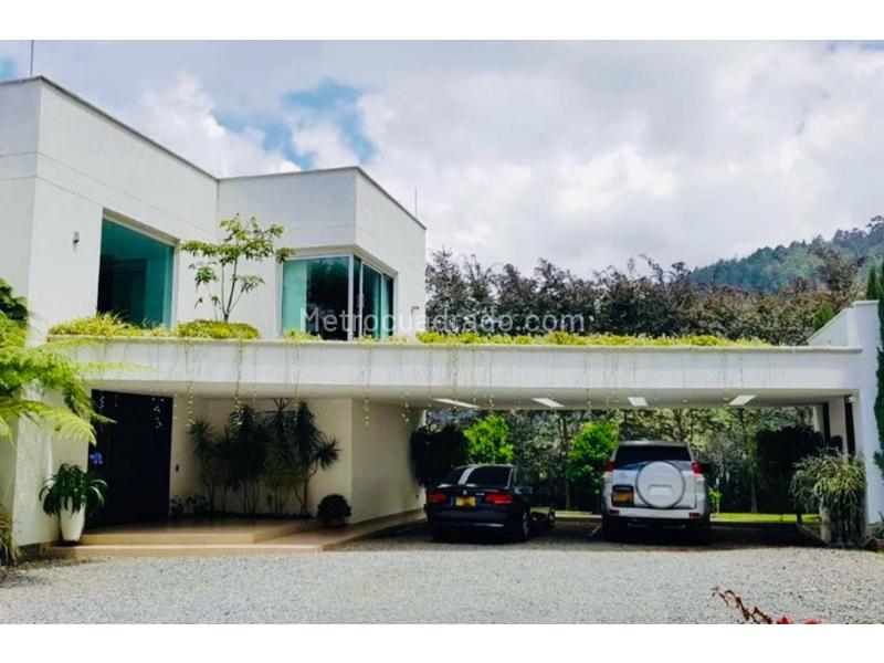 Luxury 4BR House with Panoramic Views in Alto de Las Palmas