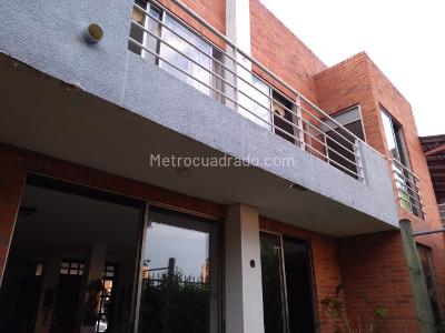 Casa de 3 alcobas en venta en Ciudad Jardin, Cali, 300 m² · foto 13 de 19
