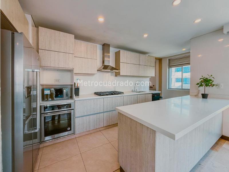 Elegant 3BR Apartment in Castropol with Private Baths - 4