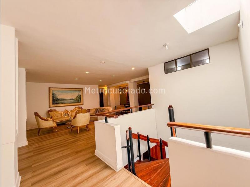 Luxurious 3BR Apartment in Provenza - 4