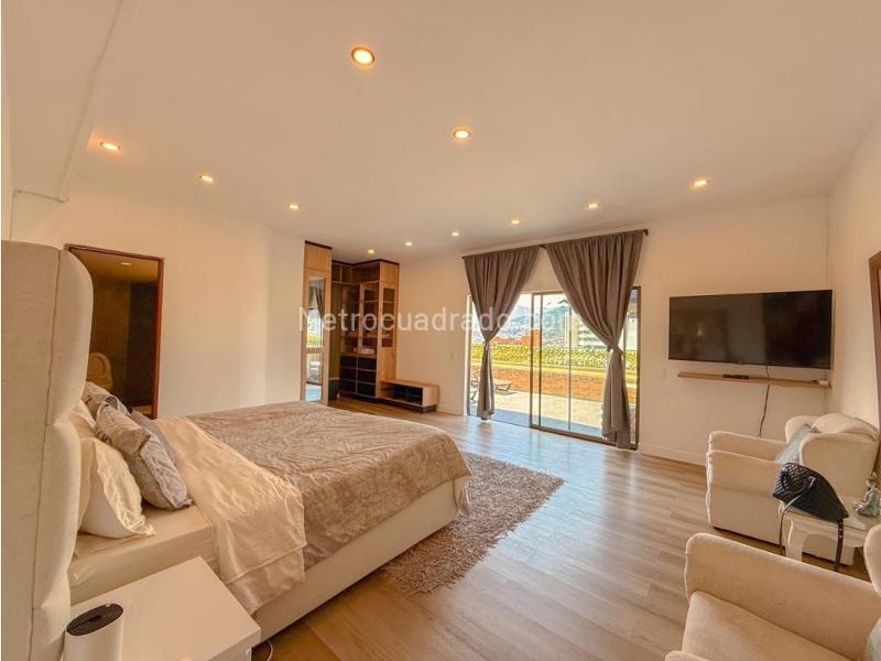 Luxurious 3BR Apartment in Provenza - 5