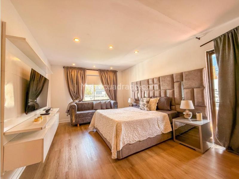 Luxurious 3BR Apartment in Provenza - 6