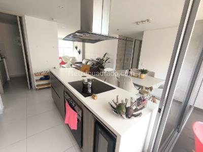 Apartamento de 2 alcobas en venta en Castropol, Medellín, 111 m² · foto 2 de 16