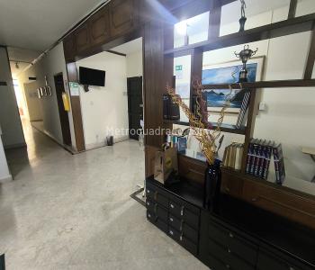 Casa de 5 alcobas en venta en Laureles, Medellín, 188 m² · foto 2 de 16