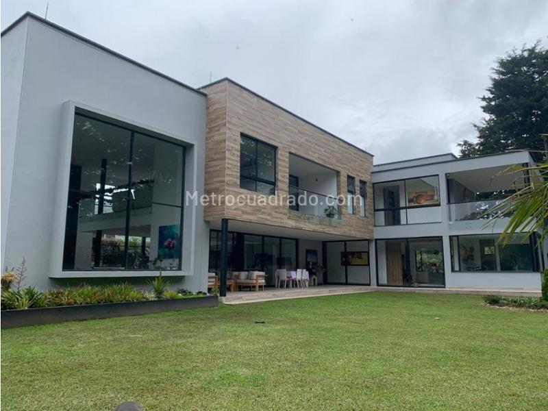 Exclusive 5BR House in Alto De Las Palmas - 2