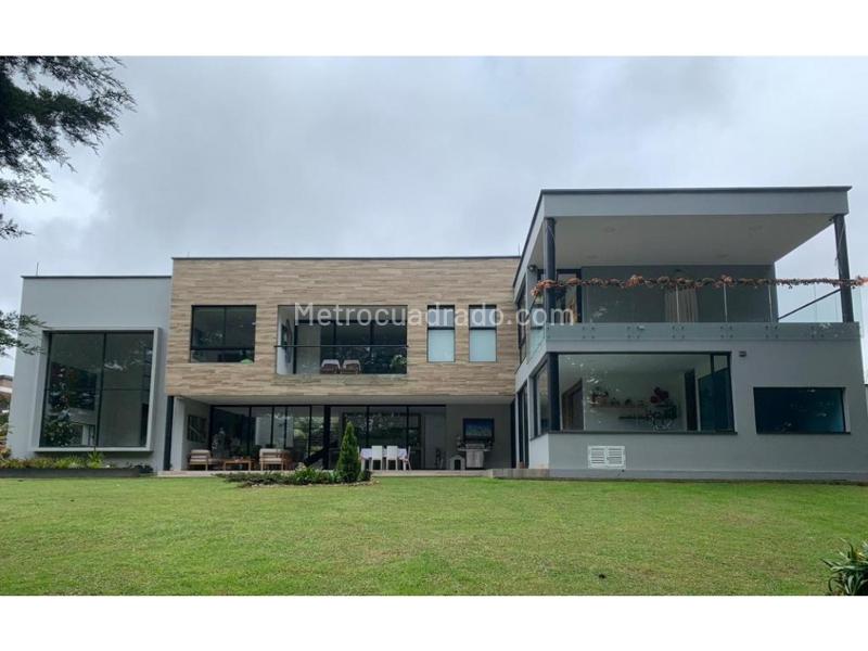 Exclusive 5BR House in Alto De Las Palmas - 3