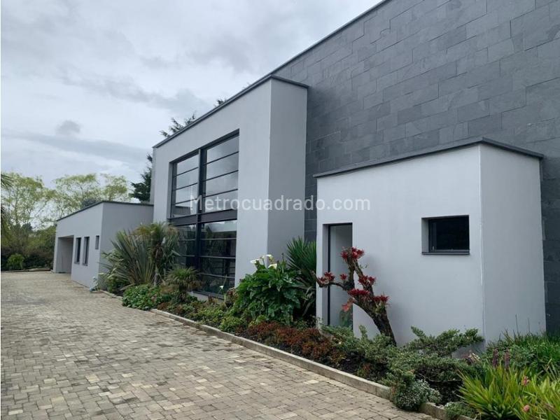 Exclusive 5BR House in Alto De Las Palmas - 5