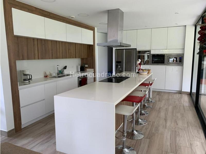 Exclusive 5BR House in Alto De Las Palmas - 8