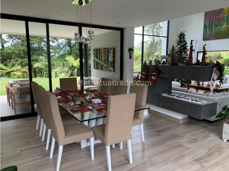 Exclusive 5BR House in Alto De Las Palmas - 9