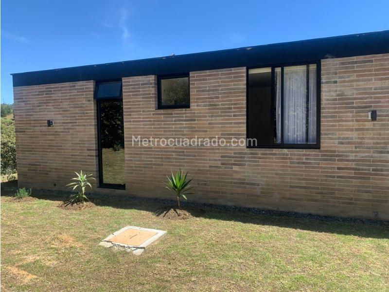 Casa campestre de 4 Alcobas en un solo nivel con vista al Valle