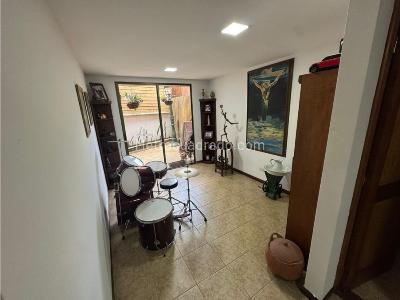 Casa de 3 alcobas en venta en Cumbres, Envigado, 235 m² · foto 3 de 17